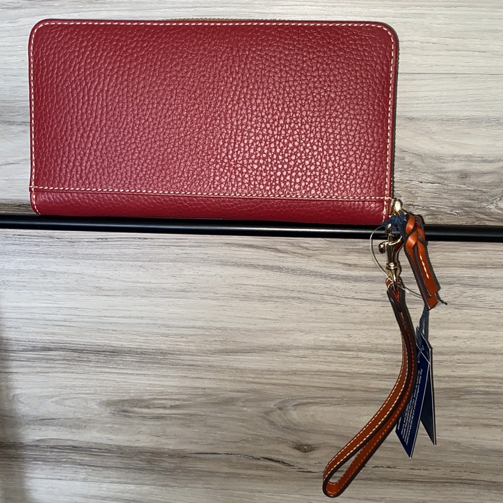 NWT- Dooney & Bourke Large Pebble Leather Zip Around Wristlet, Cranberry - Picture 4 of 8
